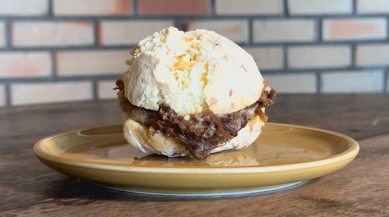 Pão de queijo recheado: aprenda receita destaque no Clube Rural