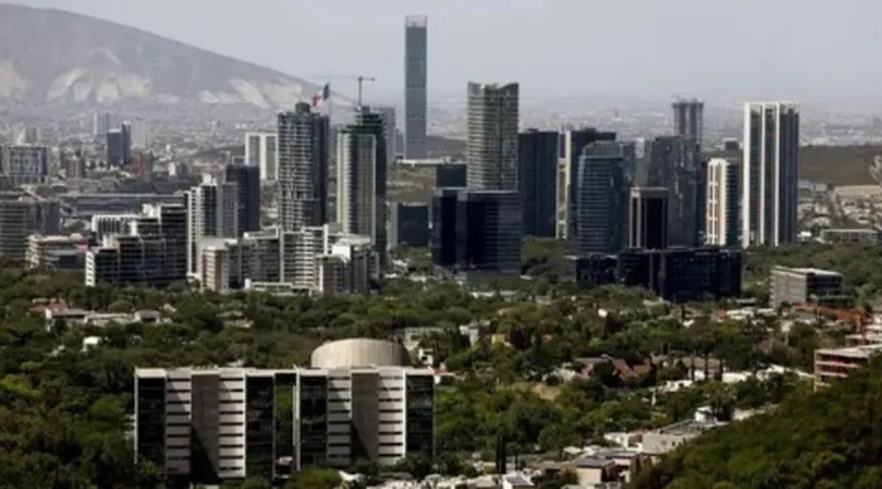 Muitos dos migrantes mexicanos que retornam não voltam para os seus locais de origem. Eles seguem para cidades em rápida urbanização, como Monterrey, no nordeste do país. — Foto: Getty Images via BBC