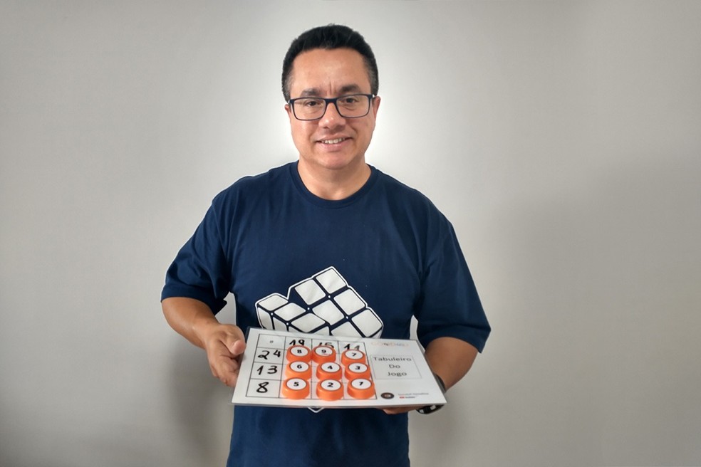 Professor de Jacareí cria jogo de tabuleiro para ensinar matemática para  alunos de escola pública de forma dinâmica, Vale do Paraíba e Região