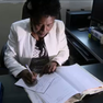 
Uma das primeiras mulheres negras formadas em Medicina no Brasil, Iracema de Almeida ajudou centenas de outras pessoas negras a ascenderem profissionalmente e foi pioneira no estudo da anemia falciforme no país, mas hoje sua história é pouco conhecida.