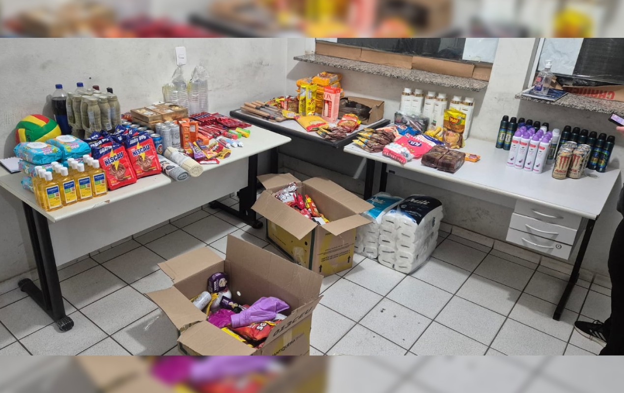 Funcionários são presos após produtos furtados de supermercado serem encontrados em carro e na casa deles 