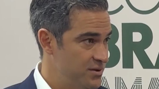 Foto: (O ator Alfonso Herrera, o Miguel da novela 'Rebelde', volta ao Brasil para representar refugiados na COP30, em Belém, / Poliana Casemiro/g1)