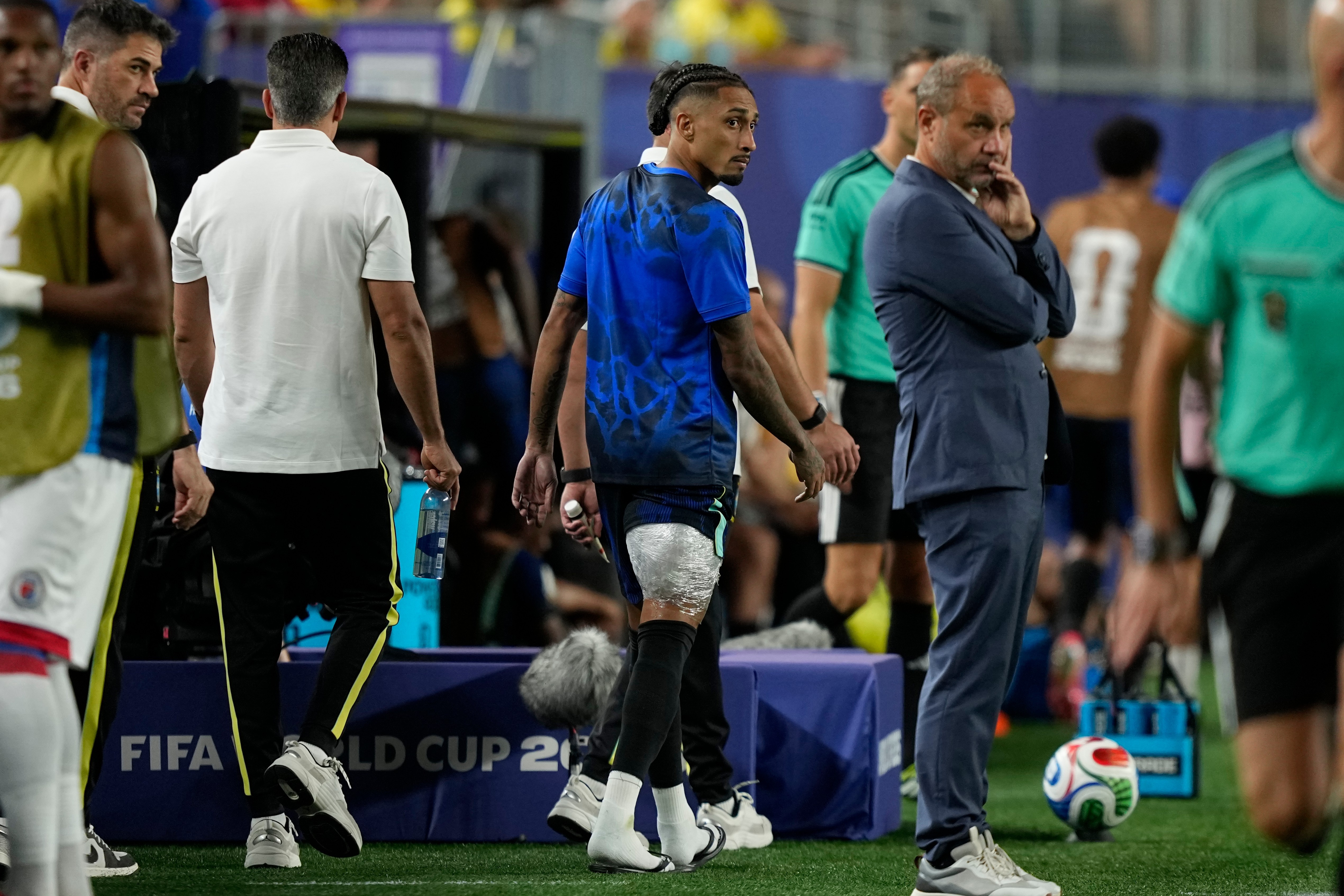 Raphinha volta a sentir a coxa: por que essa lesão é tão difícil de evitar no futebol?