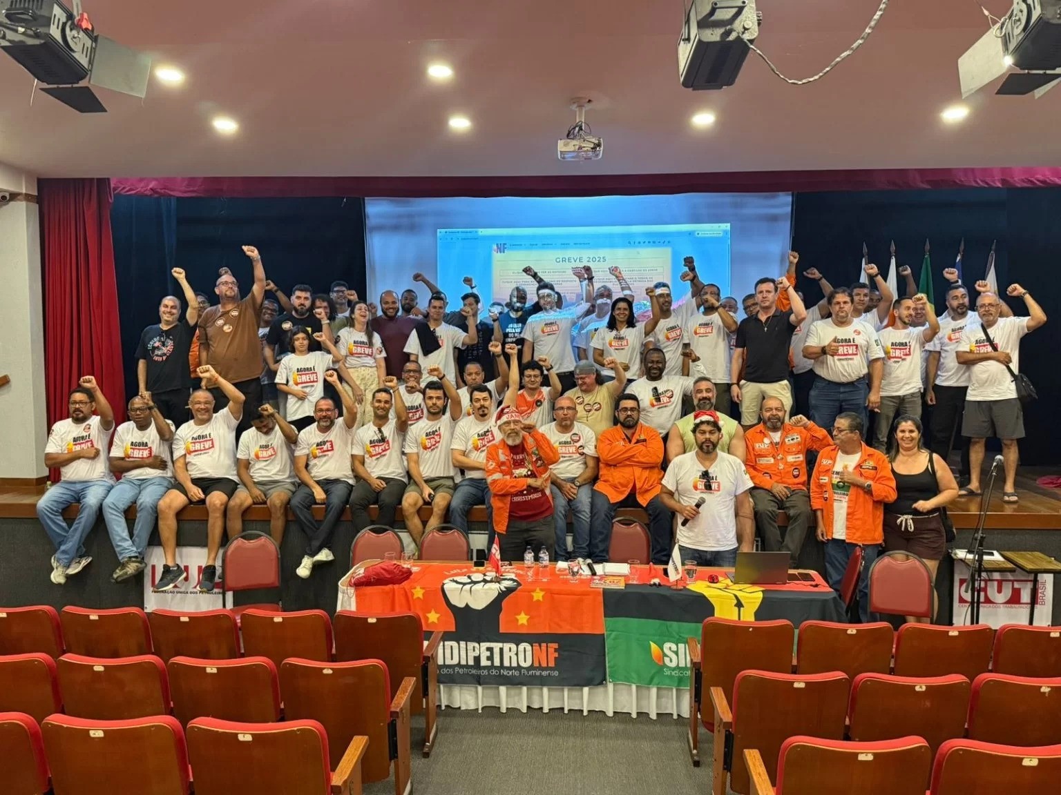 Greve dos petroleiros na Bacia de Campos chega ao 12º dia e assembleia avalia nova proposta da Petrobras