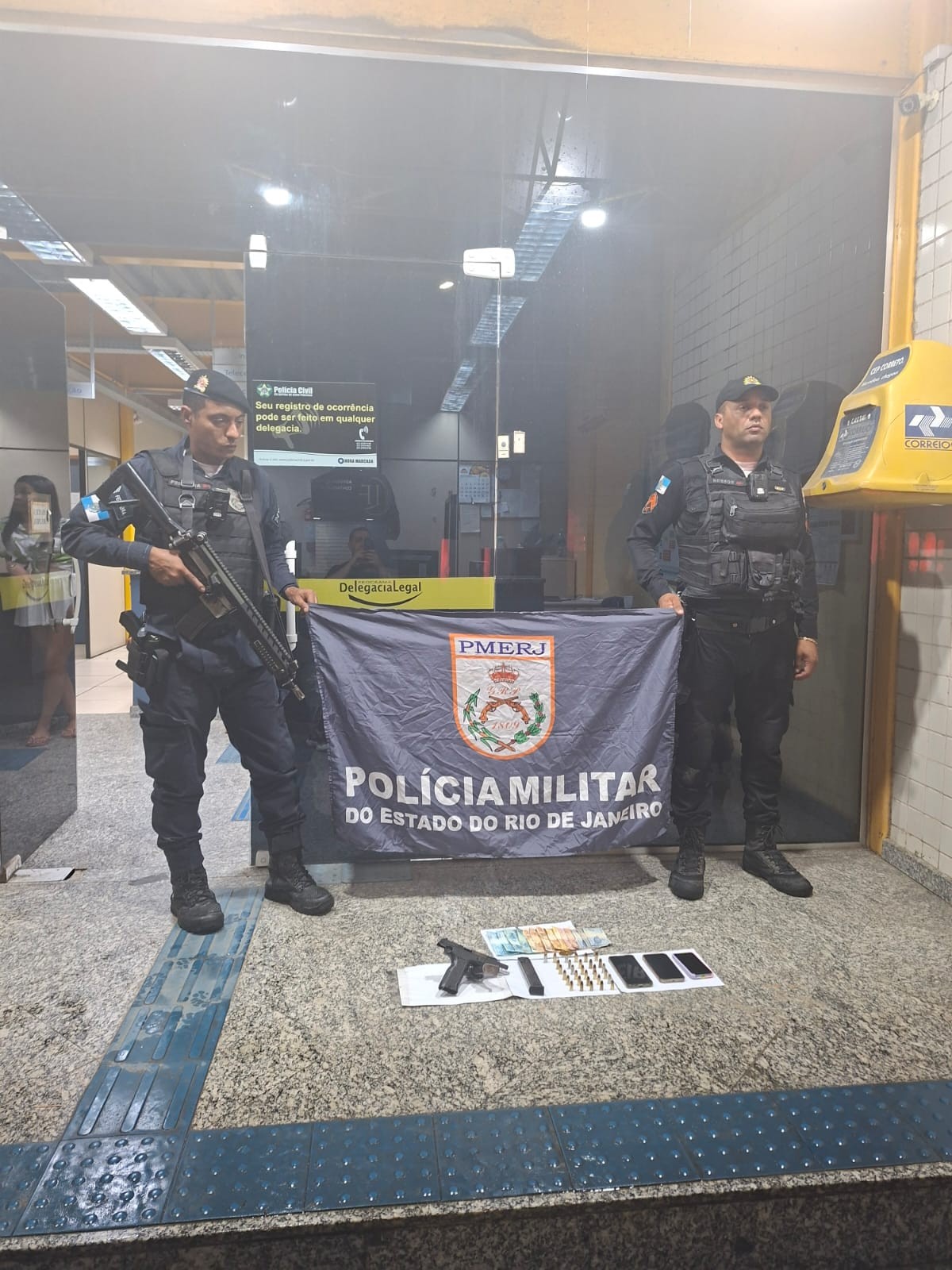 Jovem é preso com arma e munições em Paracambi 