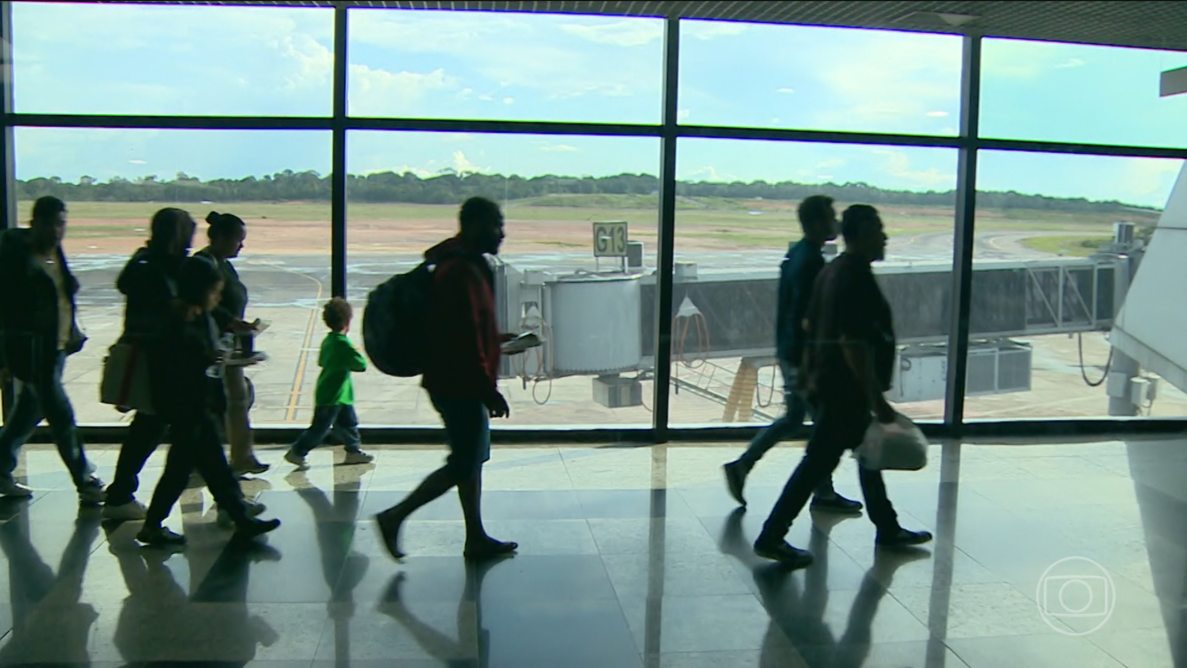 Fortaleza recebe nesta sexta terceiro voo de brasileiros deportados dos Estados Unidos