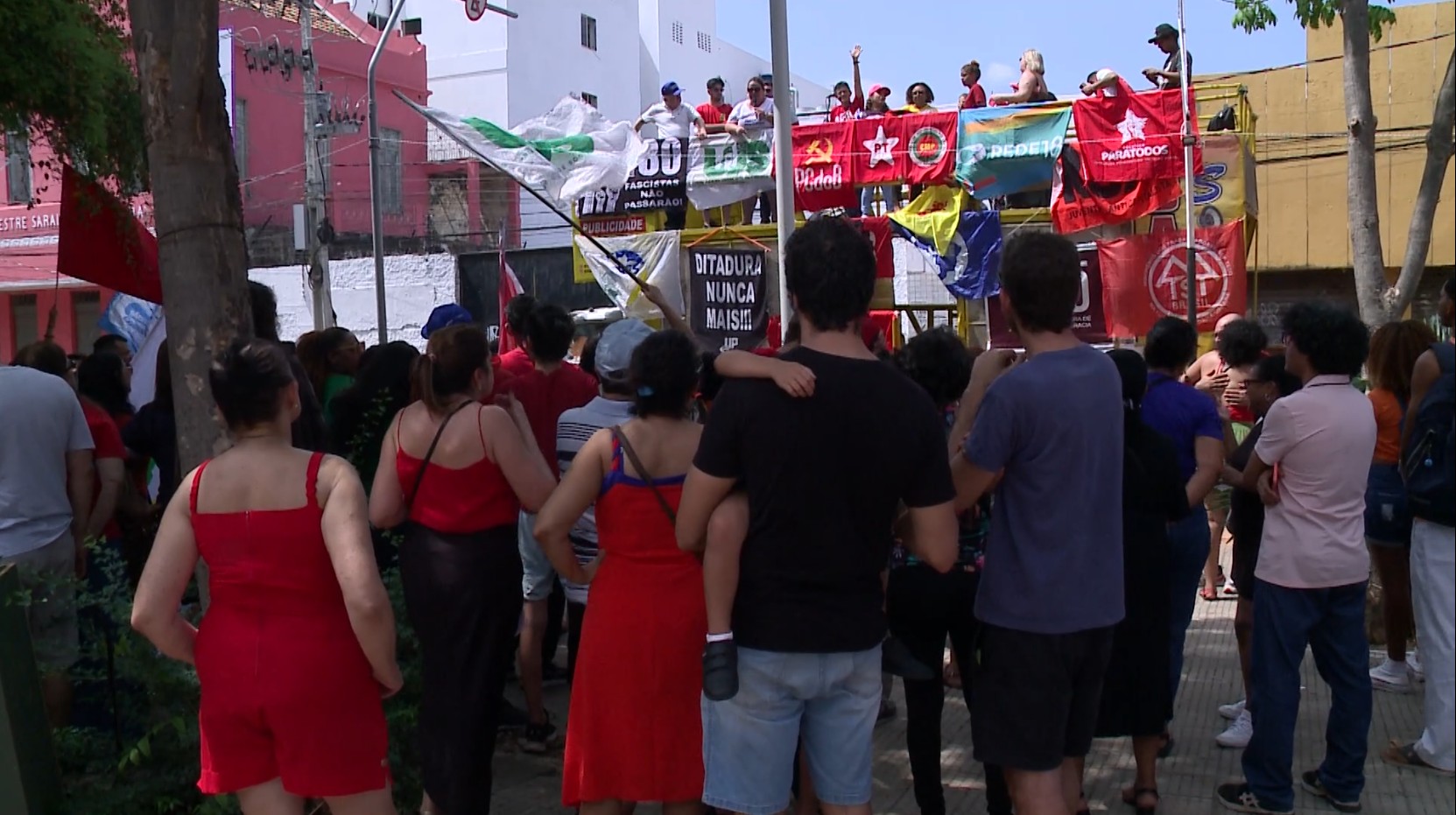 Manifestantes protestam contra PL da Dosimetria em Teresina: 'anistia camuflada'