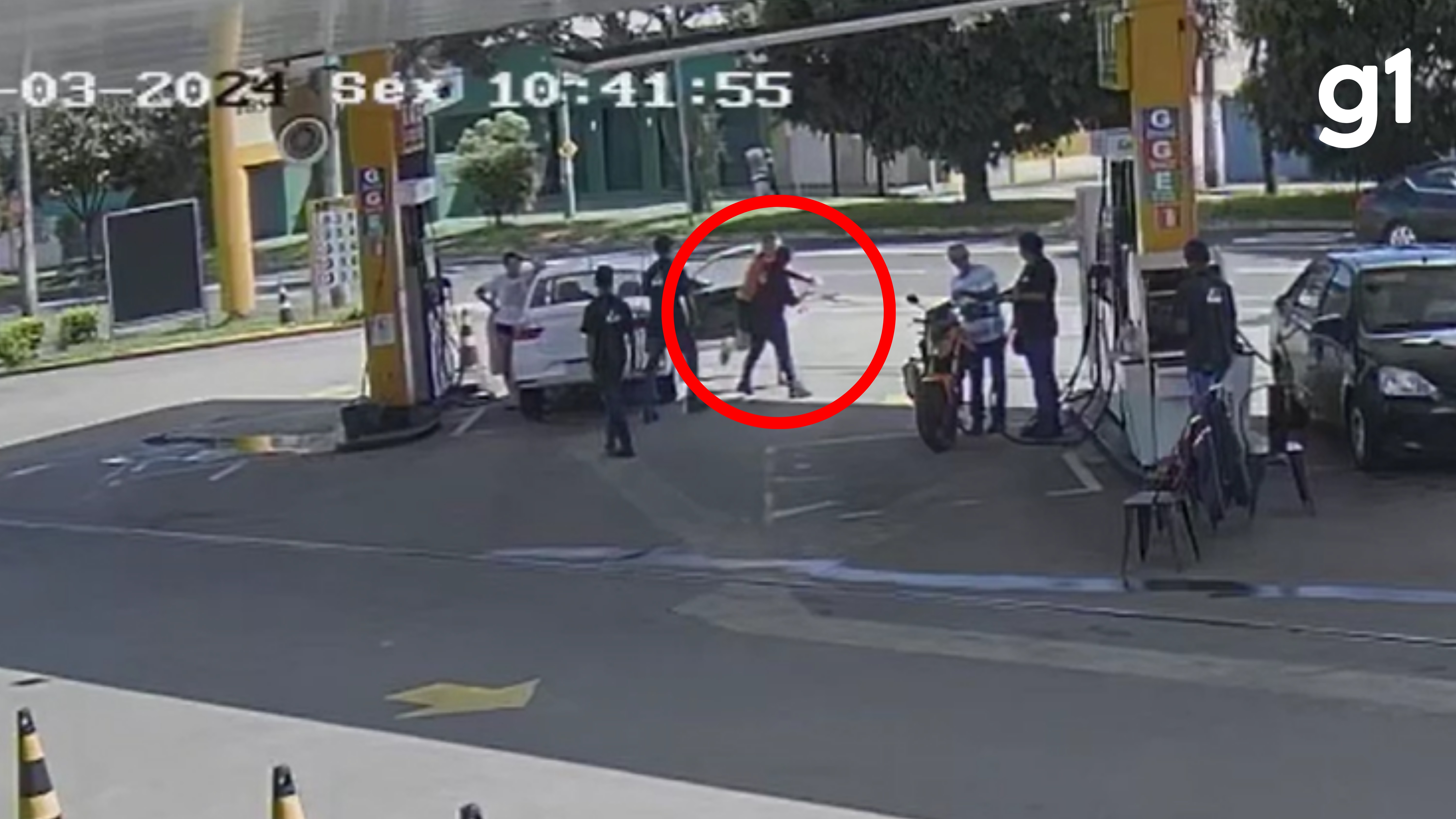 VÍDEO: Frentista em MG é agredida por cliente após negar colocar gasolina em galão de amaciante