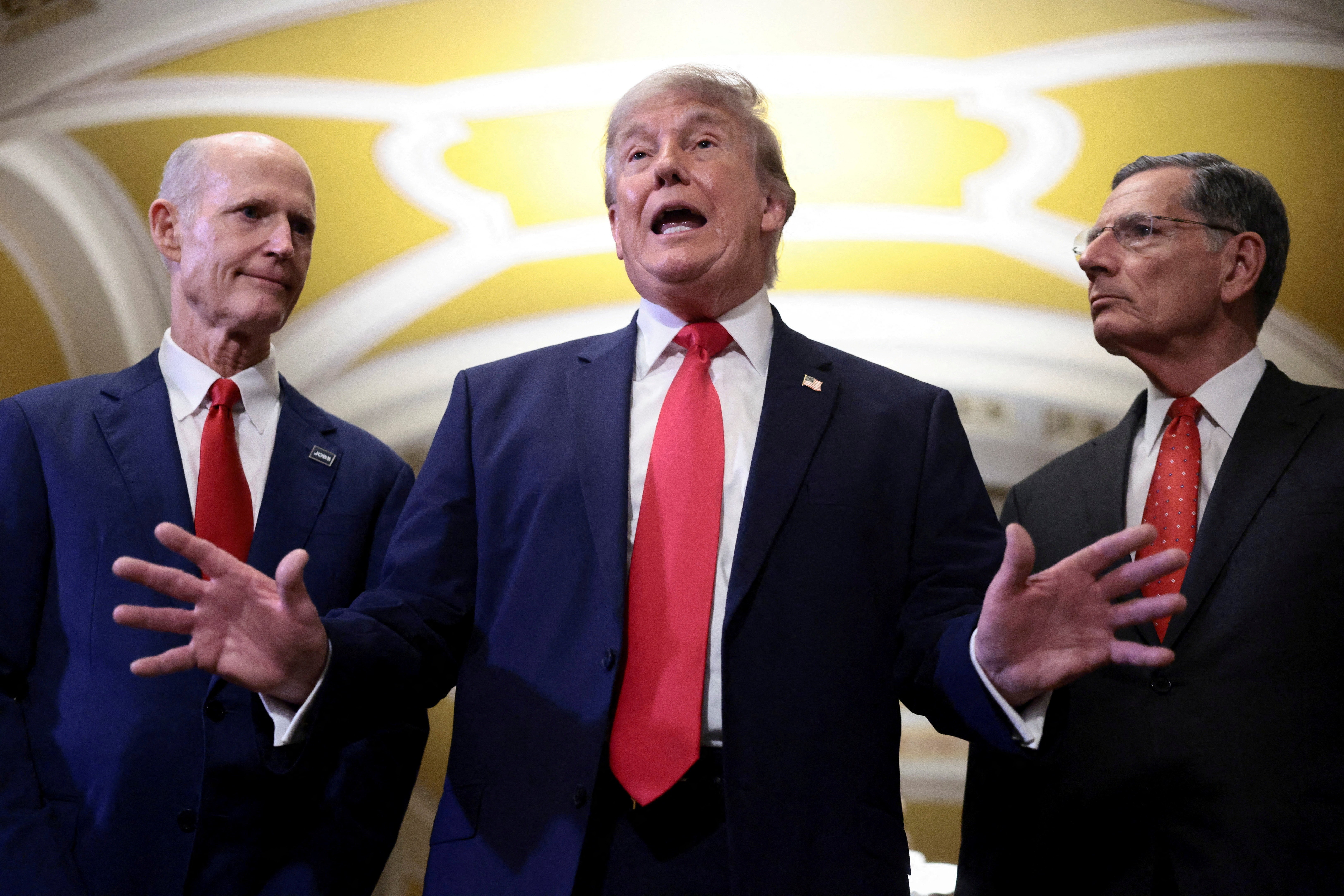 Trump pede quase R$ 350 bilhões ao Congresso para 'necessidades urgentes' relacionadas ao Irã