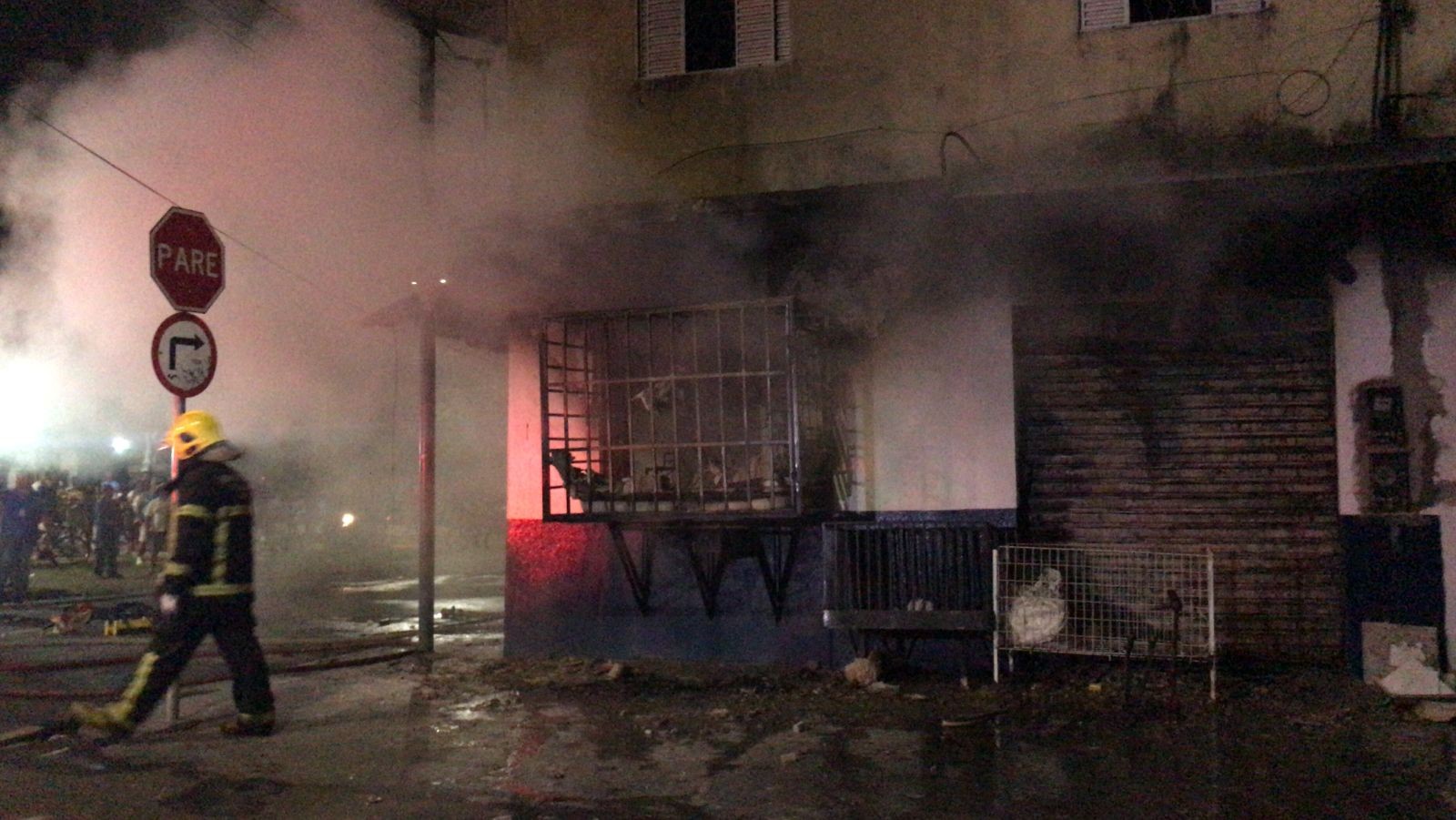 Vídeo: supermercado é destruído por incêndio e explosões na Zona Leste de Teresina