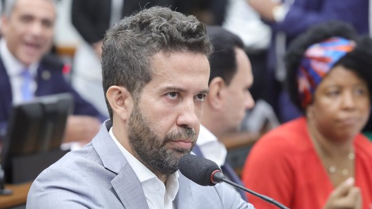 Conselho de Ética da Câmara suspende mandato de André Janones por 90 dias por ofender Nikolas Ferreira - Deputado federal se defendeu dizendo que trata Nikolas desta maneira por falas transfóbicas dele em 2023.