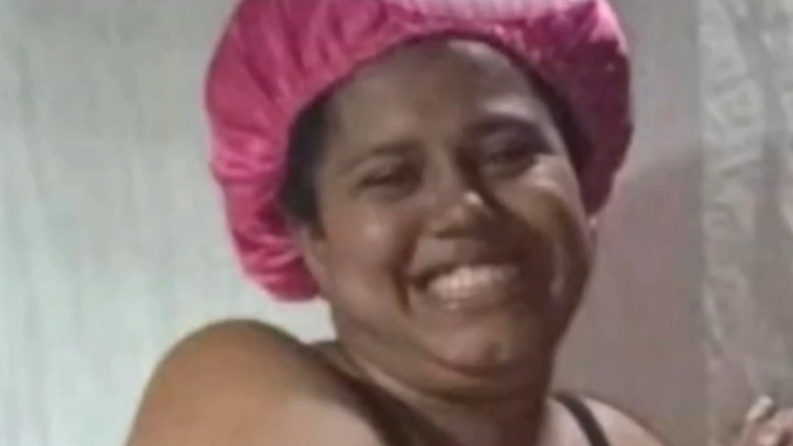 Jovem morre após choque elétrico ao usar celular carregando no Ceará