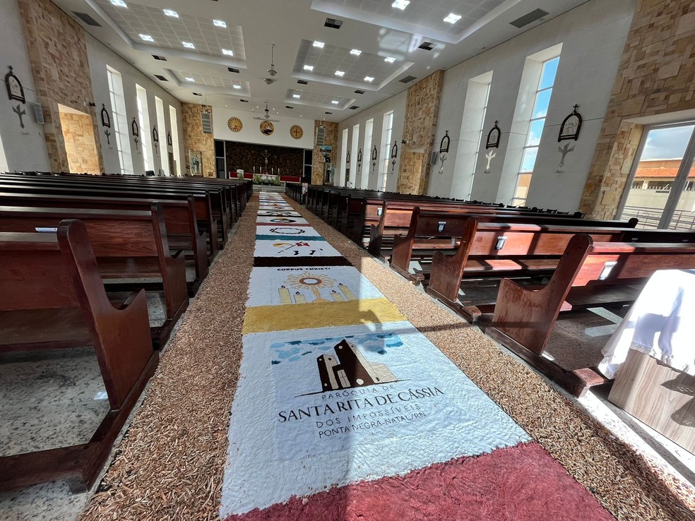 Tapete de Corpus Chisti em igreja de Natal — Foto: Vinícius Marinho/Inter TV Cabugi