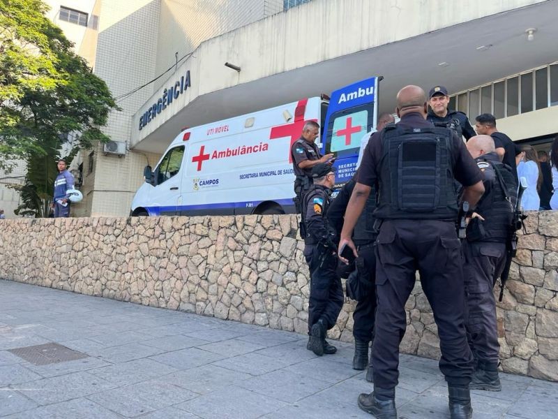 Bebê baleado em barbearia de Campos recebe alta; dois homens seguem internados