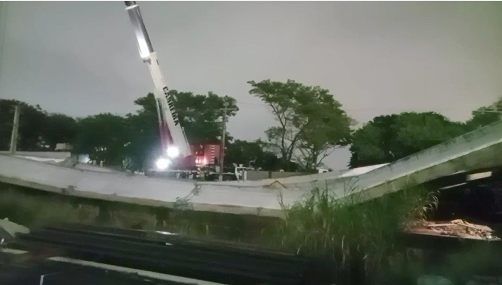 VÍDEO: Viaduto em construção desaba e deixa 2 feridos em São Bernardo