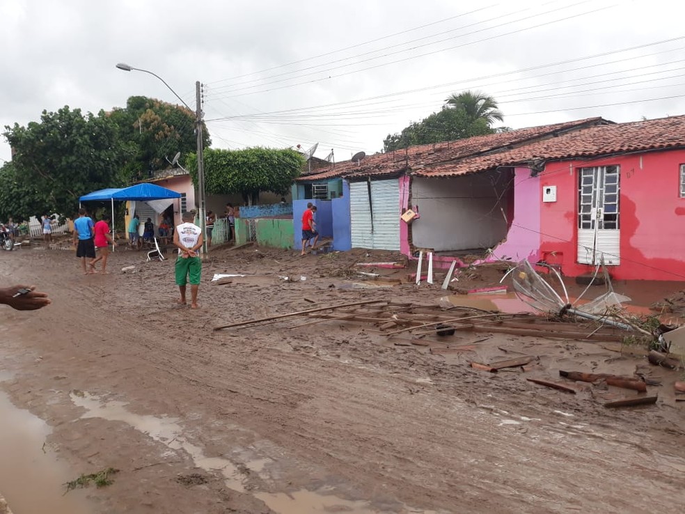 Aqui Acontece - Empreendimento é interditado em Santana do Ipanema