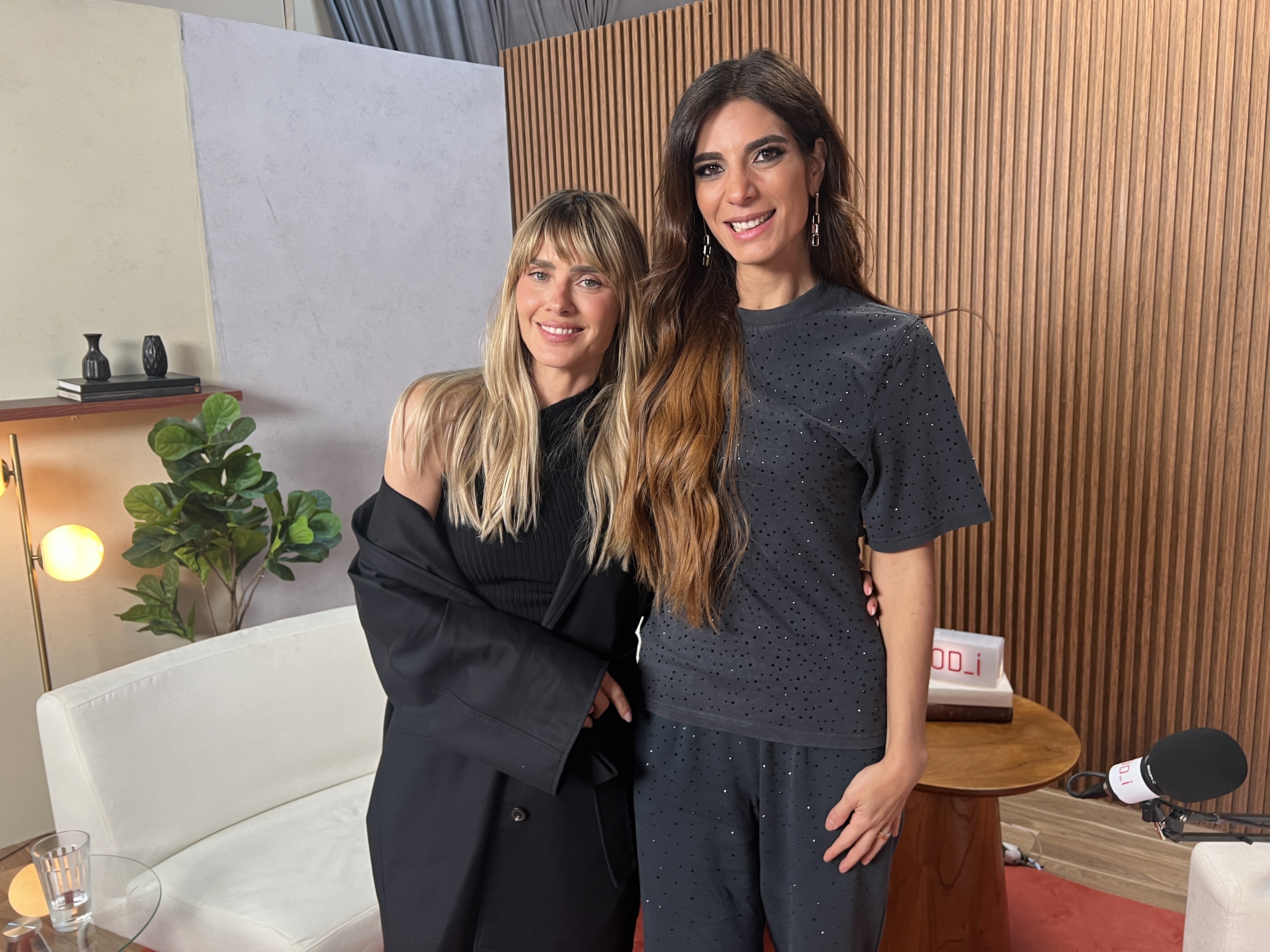 Andréia Sadi entrevista Carolina Dieckmmann no novo episódio do POD_i 