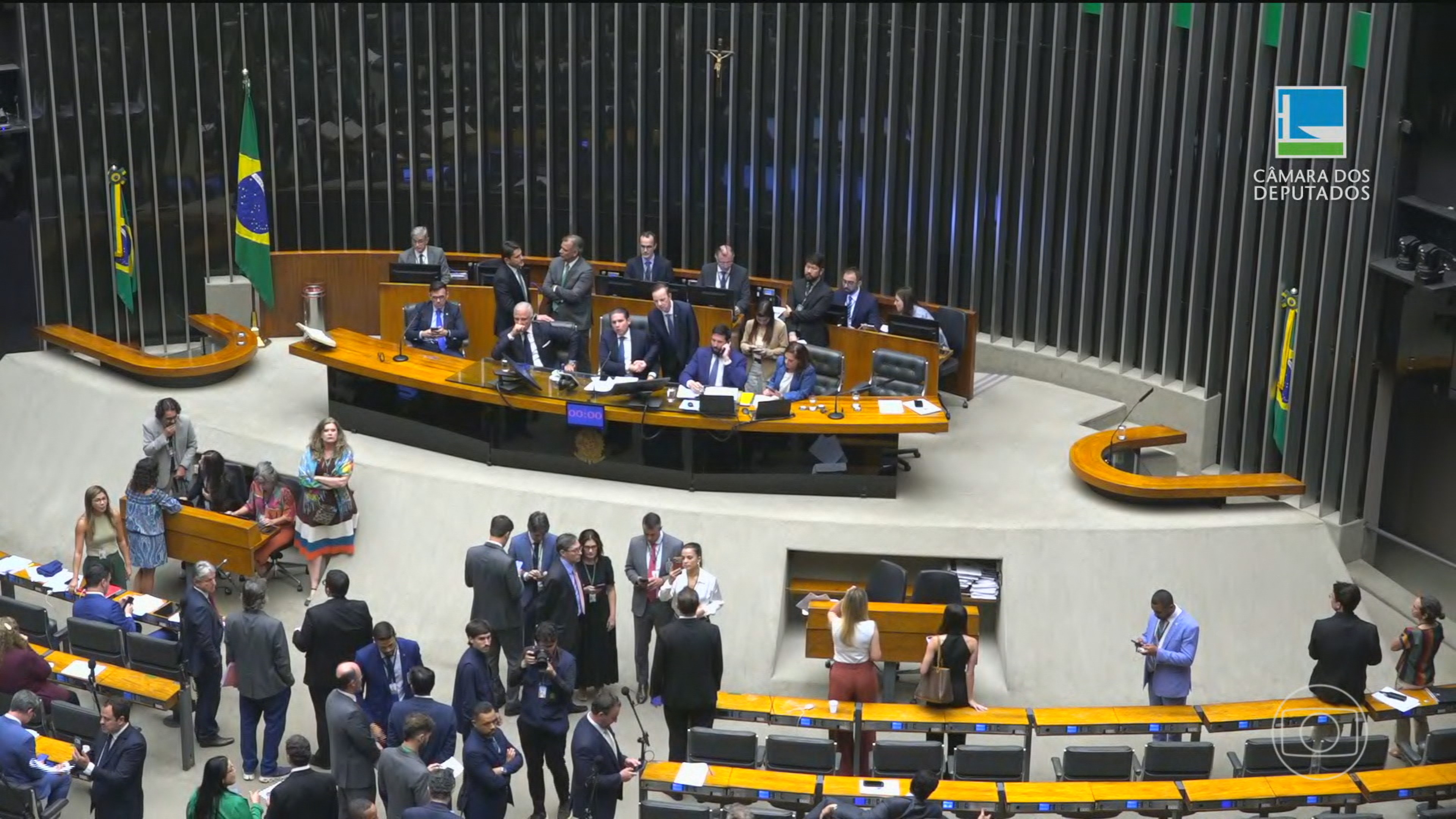 Congresso aprova projeto com série de despesas fora do teto de gastos
