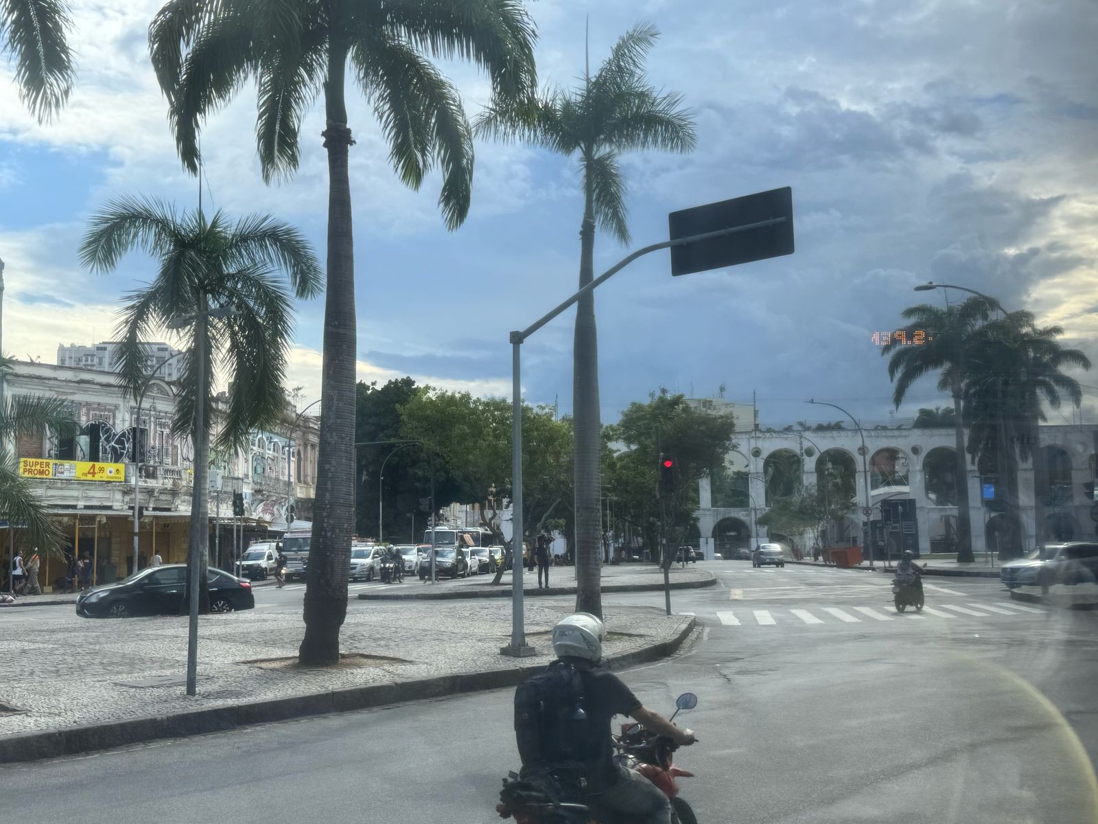 Rio tem registro de chuva em vários bairros