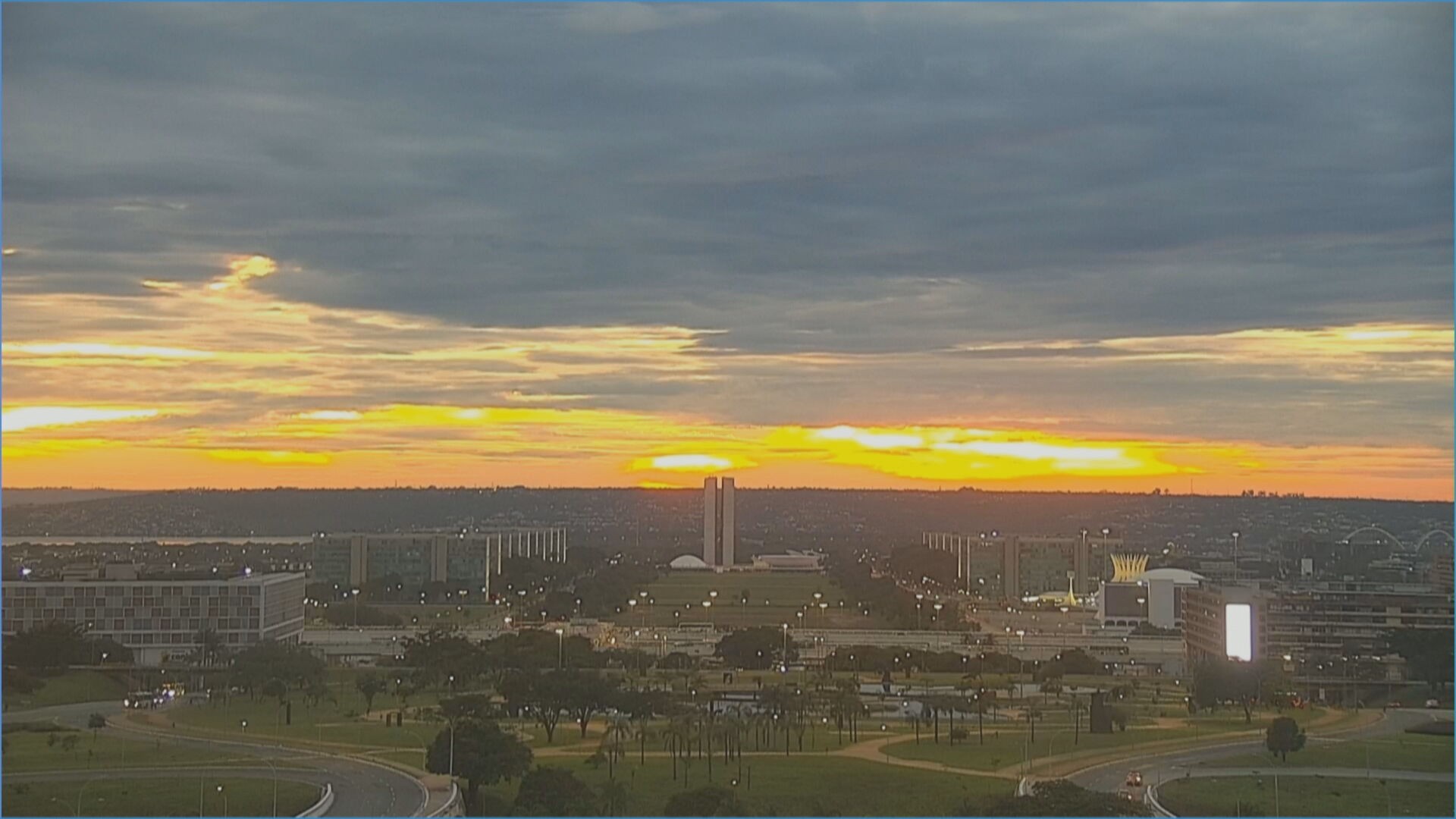 Fim de semana deve ser de chuva e calor no DF, segundo Inmet