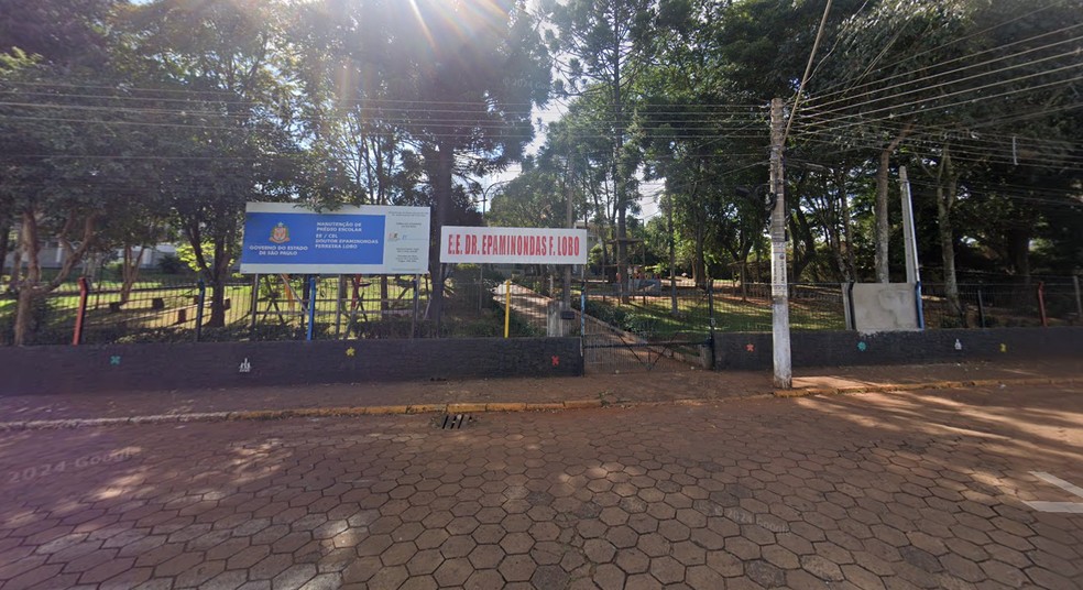 Fachada da Escola Estadual Dr. Epaminondas Ferreira Lobo, em Itararé (SP), onde ocorreu caso de deepfake pornográfico. — Foto: Reprodução/Google Street View