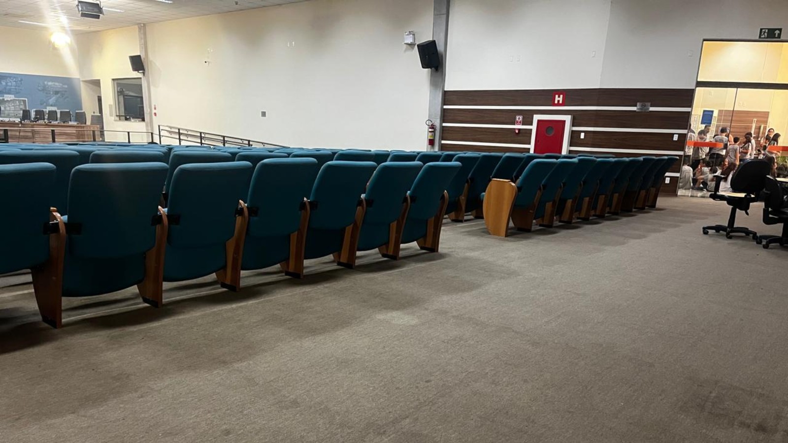 Câmara Municipal de Pouso Alegre abre licitação para troca de carpetes  