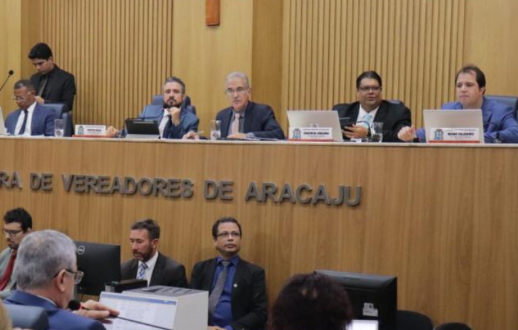 Câmara de Aracaju aprova novo plano salarial para servidores da área da saúde