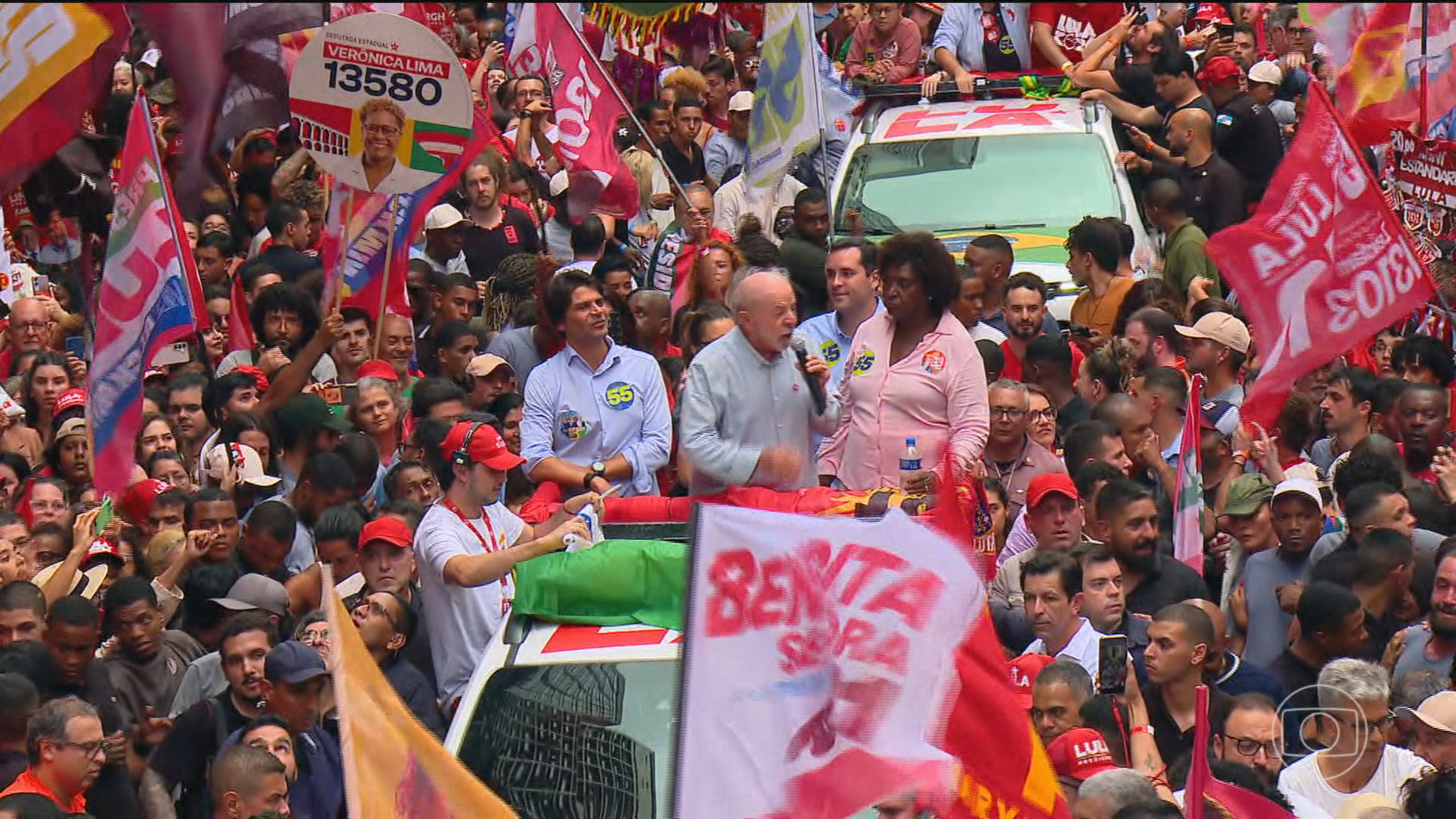 Presidente Lula, candidato à reeleição pelo PT, faz campanha no Rio e em Belo Horizonte