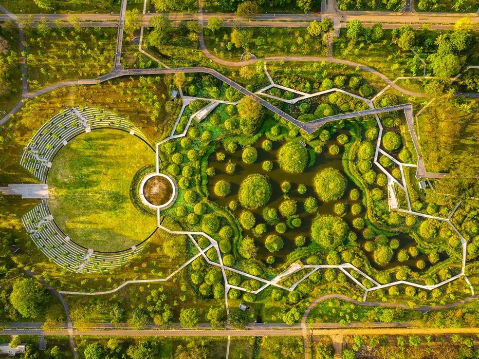 Parque Florestal Benjakitti, em Bangkok, na Tailândia. — Foto: Turenscape/Divulgação