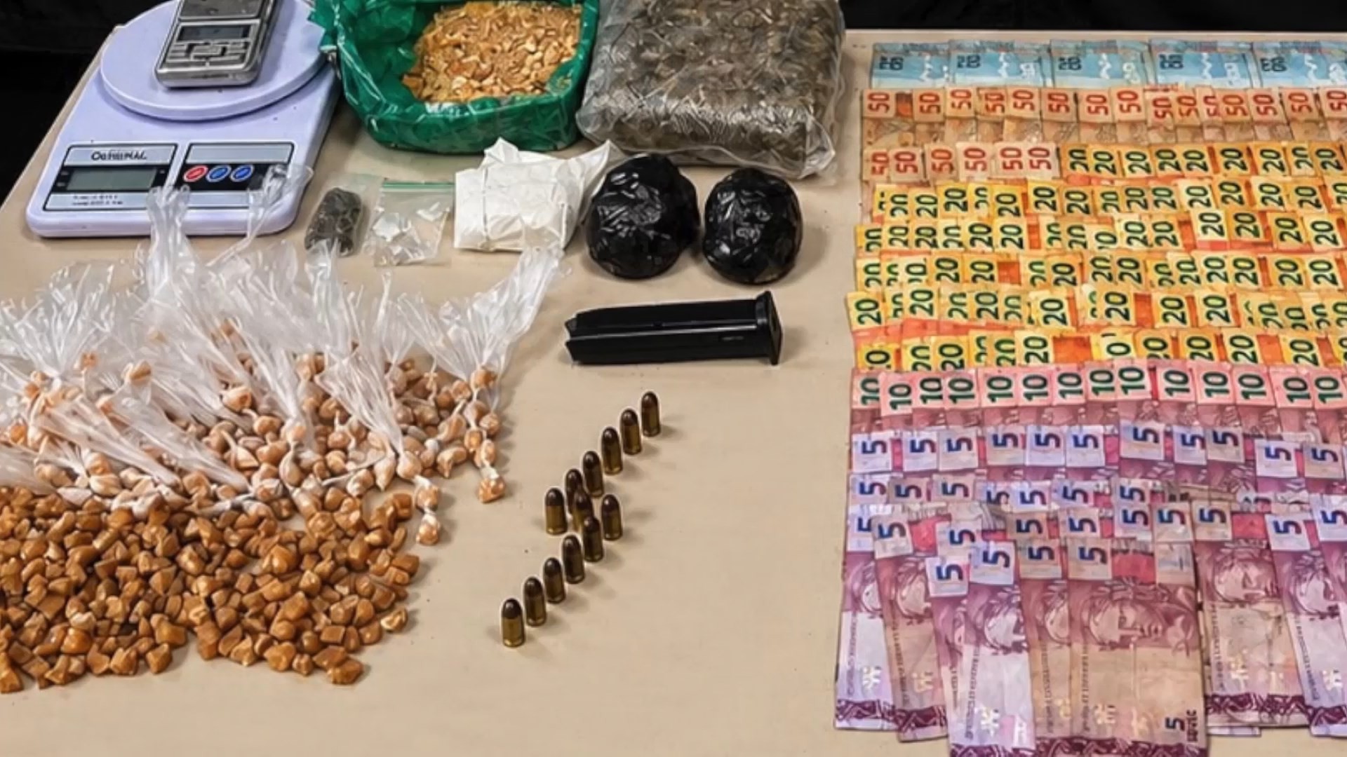 Dupla é presa em estúdio de tatuagem usado para armazenar e vender drogas em Vila Velha