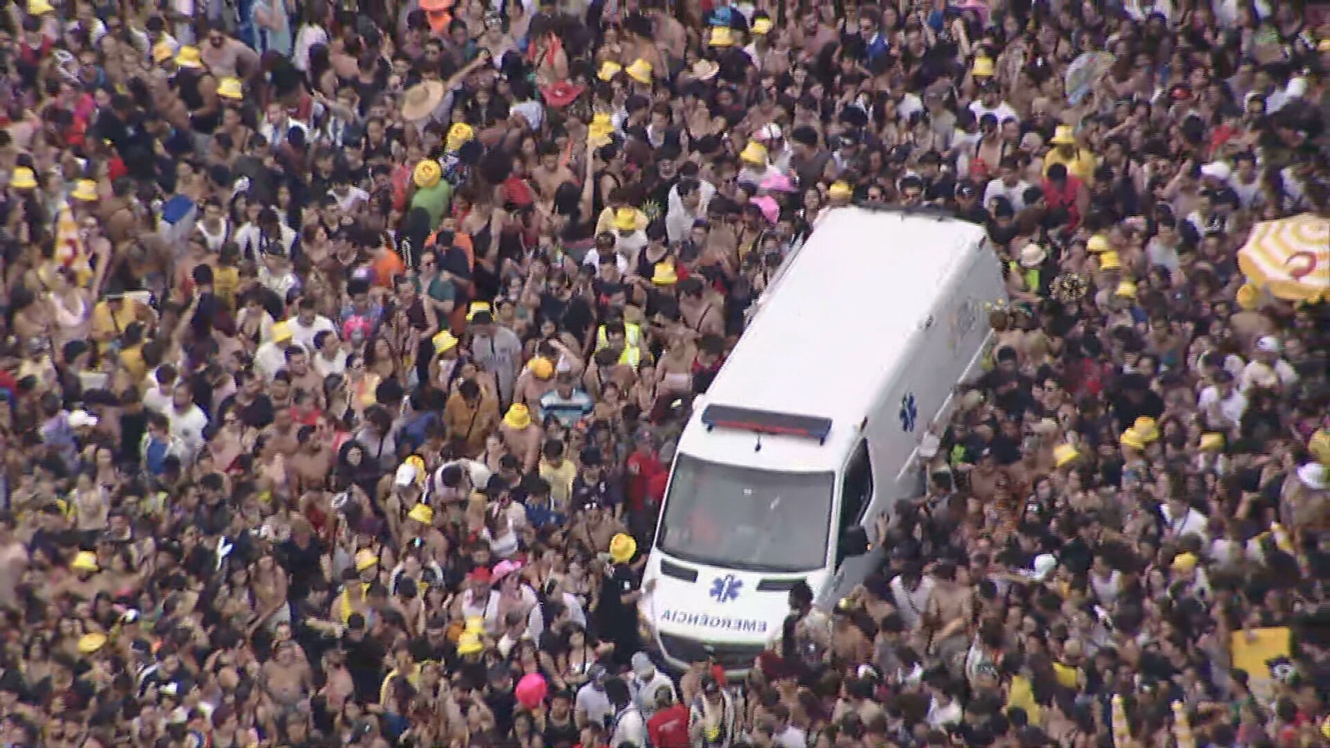 Superlotação em bloco com Calvin Harris em SP provoca tumulto, foliões passam mal e PM intensifica efetivo