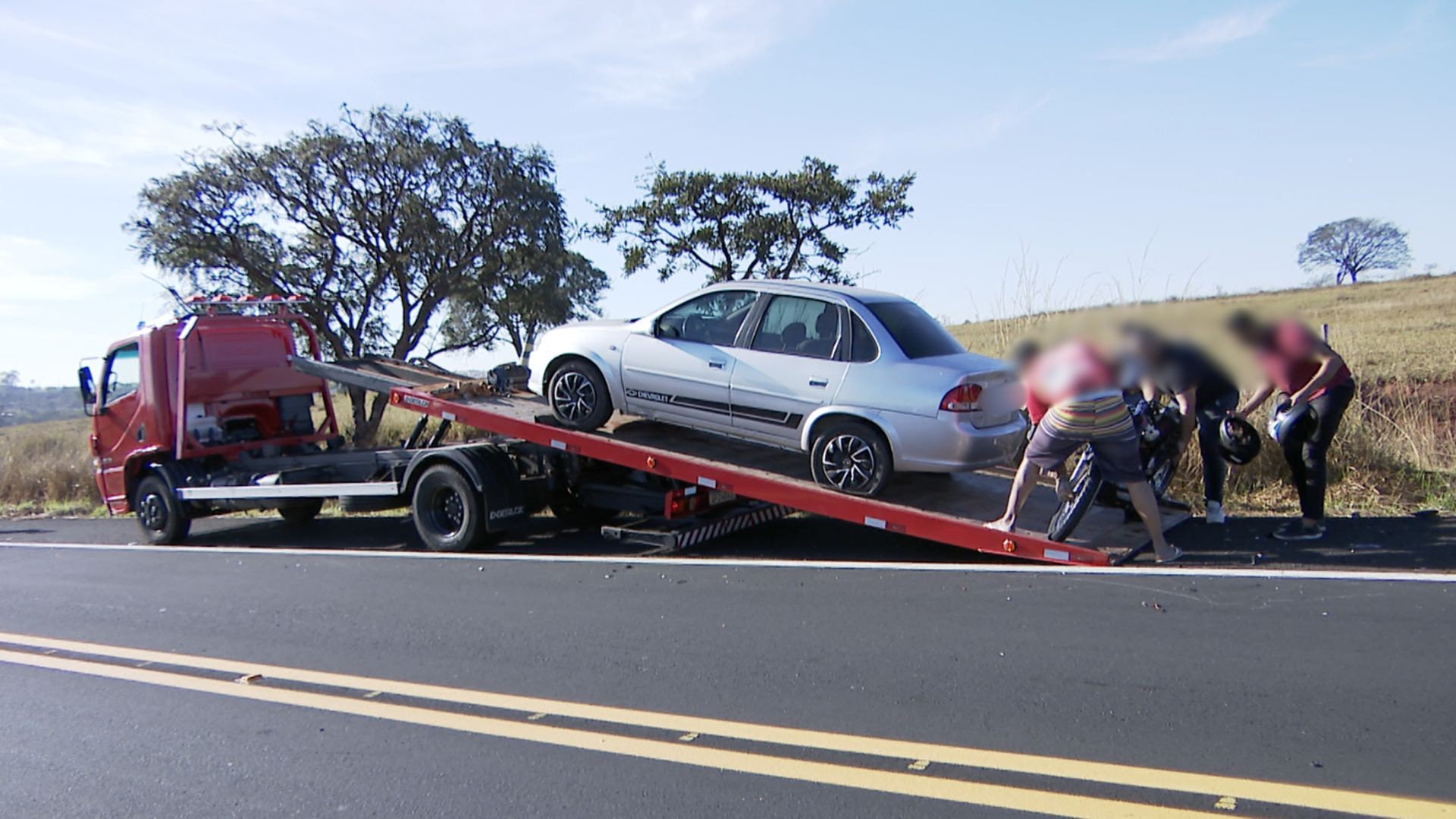 Batida entre carros e motos deixa feridos em trecho recém-liberado do Anel Viário Sul de Uberlândia