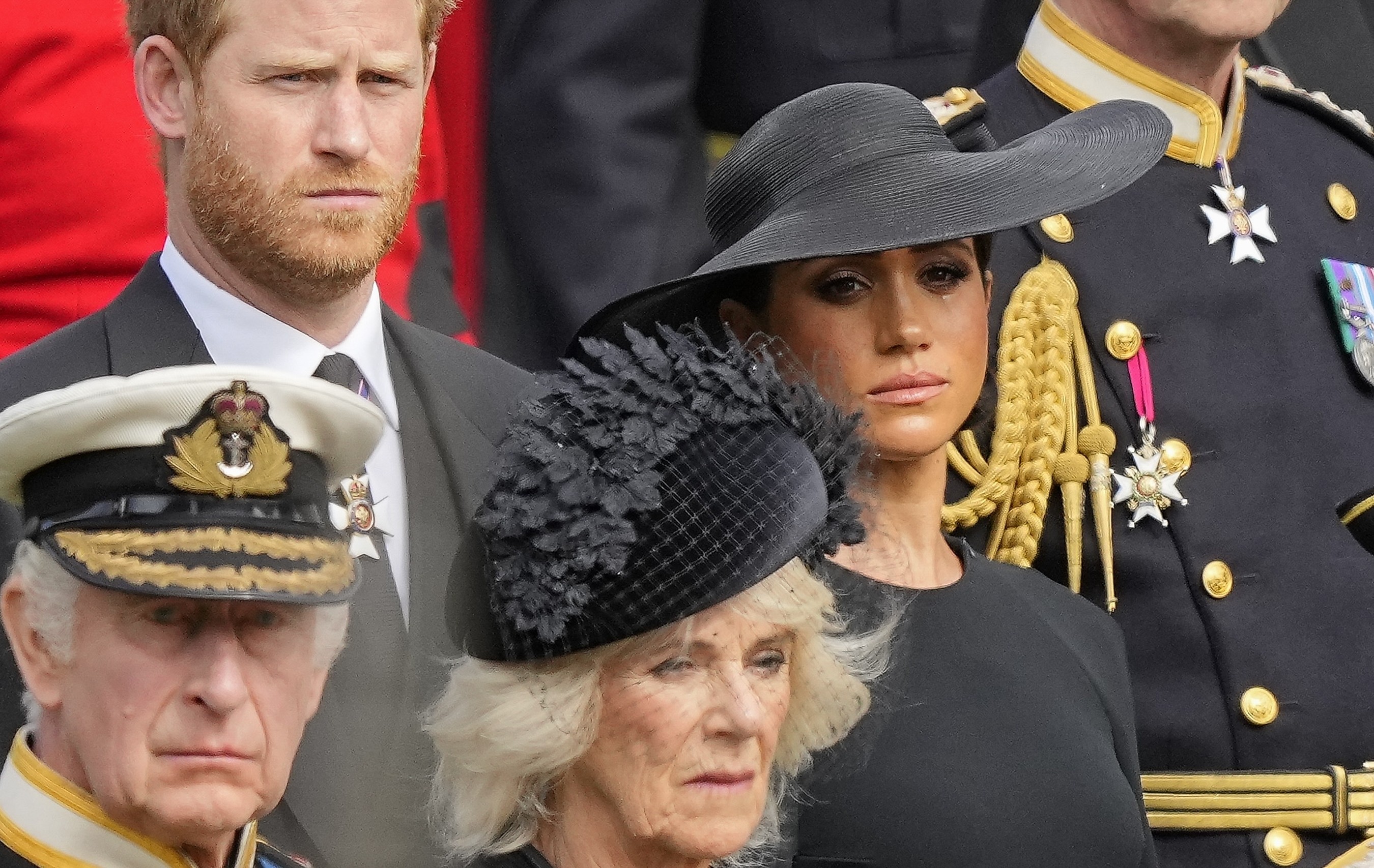 Rei Charles III e príncipe Harry se reencontram após anos de rompimento