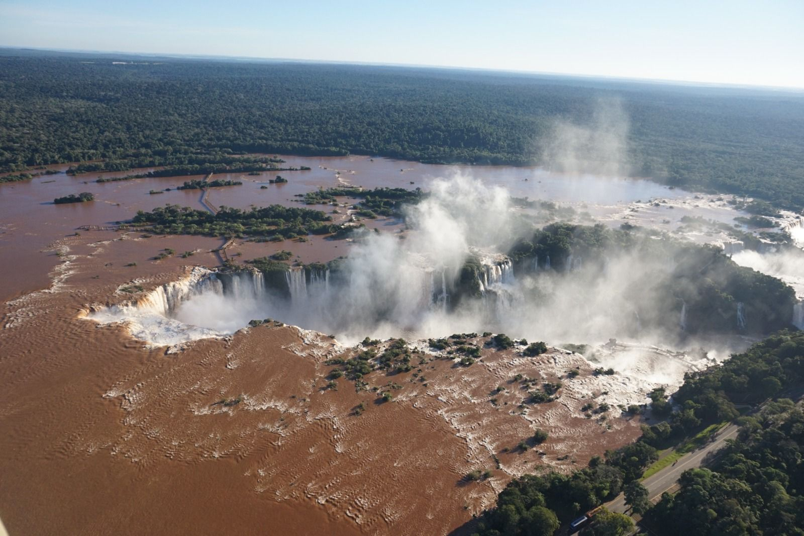 Cataratas do Iguaçu: vazão das quedas  está o dobro da média normal nesta terça (7) 
