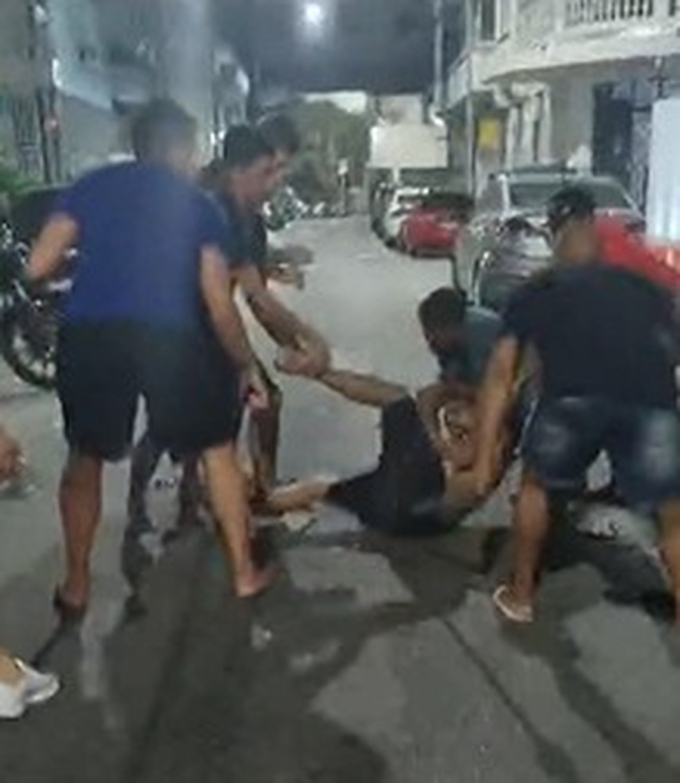 Jovem é agredido na Zona Sul do Rio — Foto: Reprodução