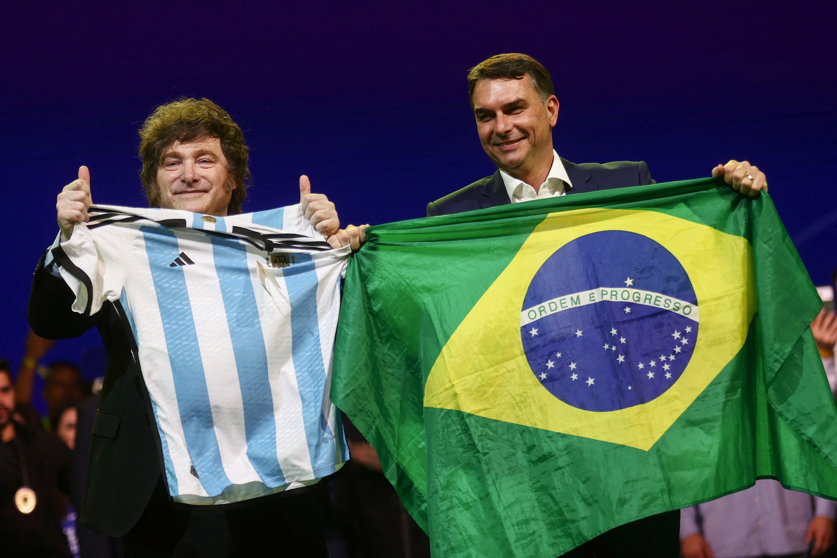 Confiança dos argentinos em Milei é a menor desde sua eleição, diz pesquisa