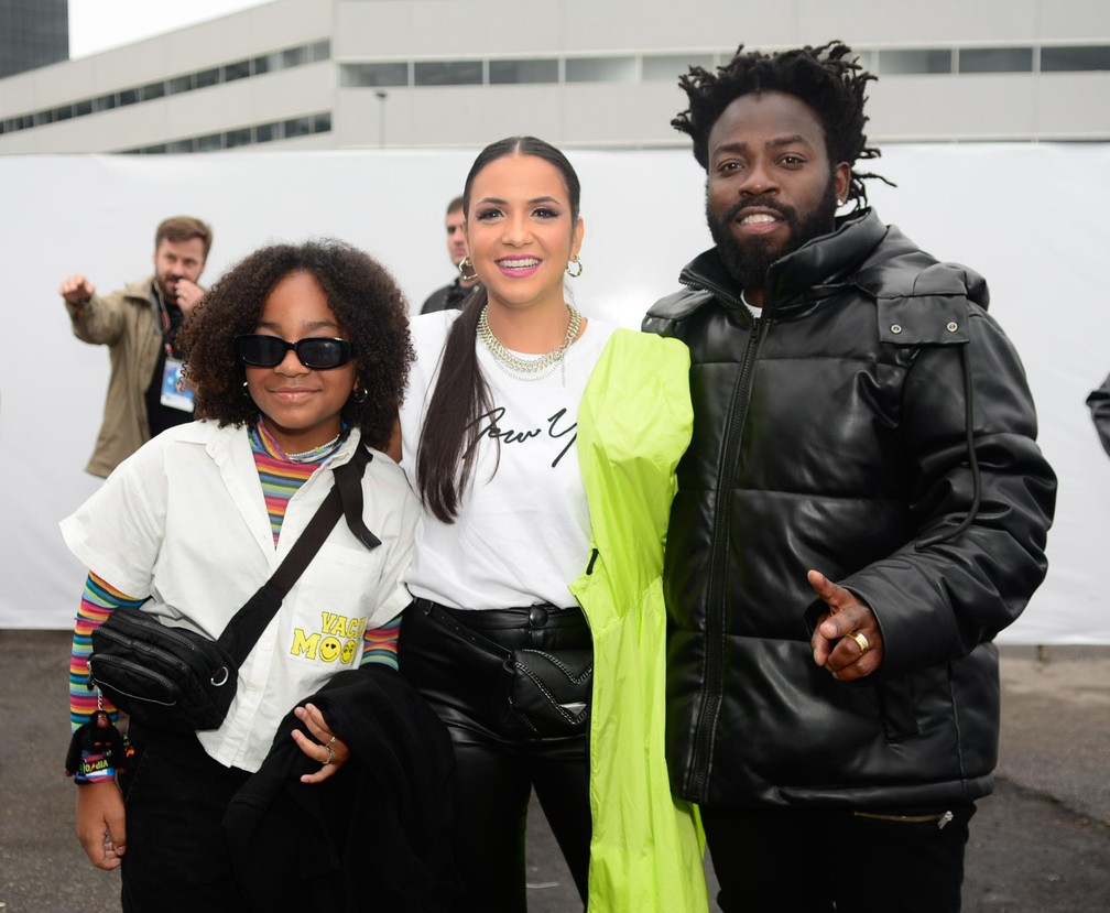 Douglas Silva e a família no terceiro dia de Rock in Rio 2022 — Foto: Webert Belicio/Agnews 