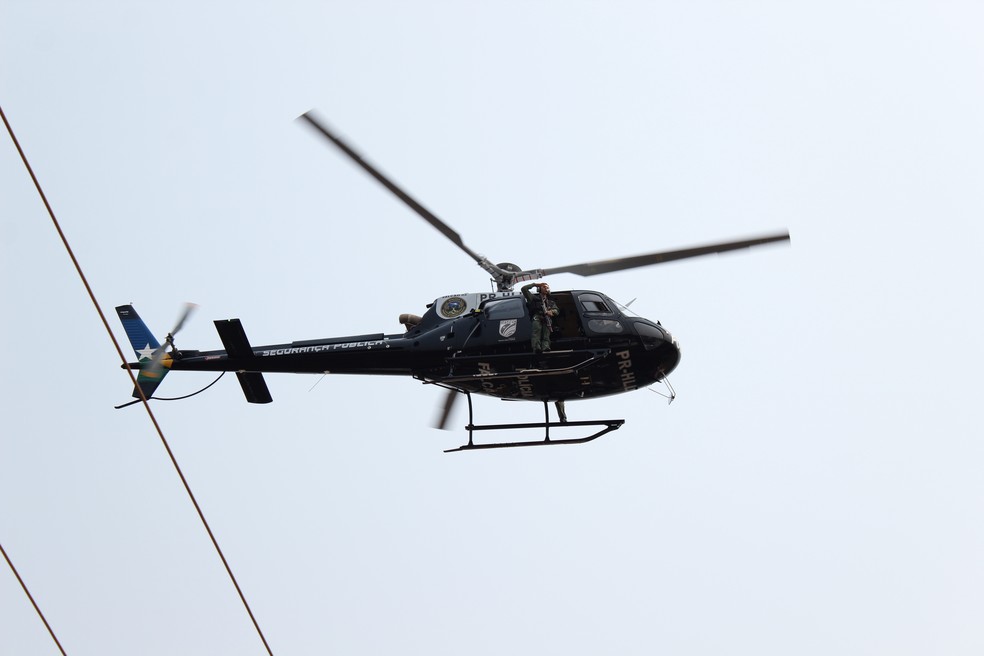 Militar em posição de sentido em Helicóptero durante desfile de 7 de Setembro em Porto Velho — Foto: Foto: Mateus Santos/g1