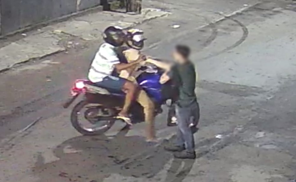 Suspeitos de matar estudante em Salvador assaltarem outra pessoa momentos antes — Foto: Reprodução/TV Bahia