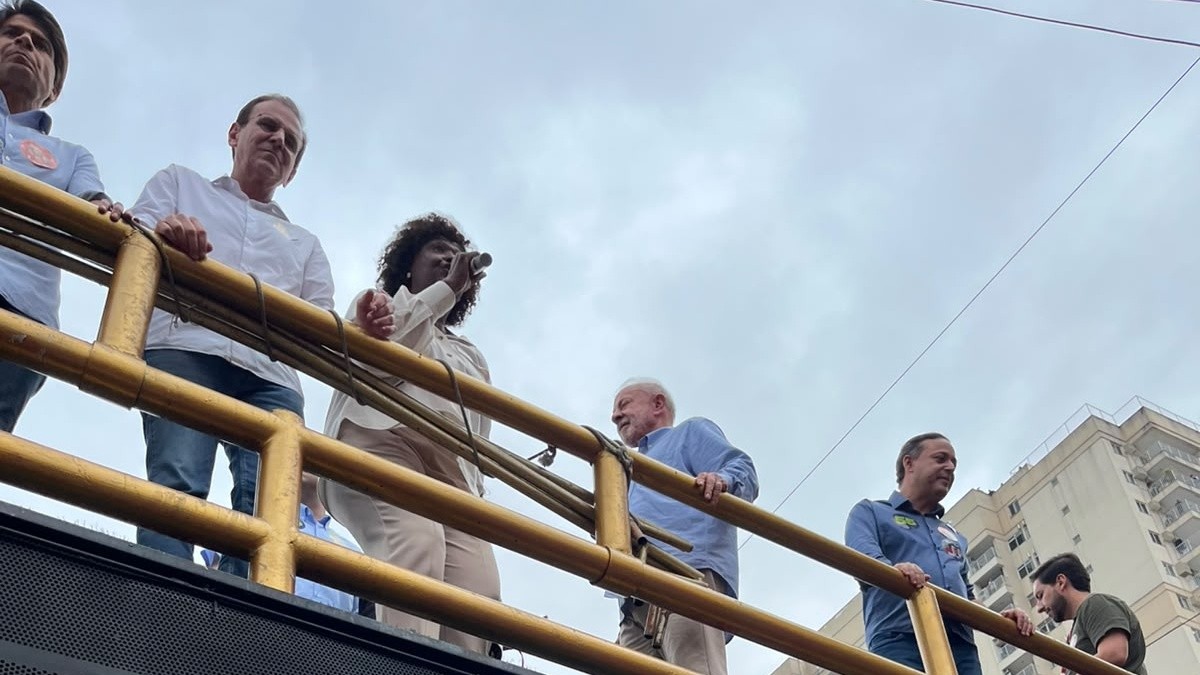Com Lula, Paes promete Linha 3 do metrô em São Gonçalo e critica combate ao crime na cidade e no Estado