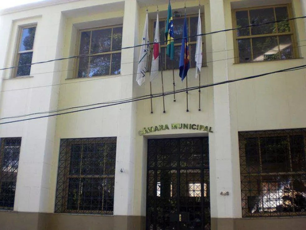 Com salário de até R$ 6 mil, Câmara Municipal de Cataguases publica edital de concurso 