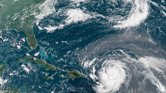 Furacão Erin ganha força no Atlântico e chega à categoria 5, com ventos de 230 km/h - Erin é a primeira tempestade da temporada de 2025 no Oceano Atlântico a atingir status de furacão. Não há previsão de que ele atinja a terra, mas pode aumentar de tamanho e provocar mar agitado.