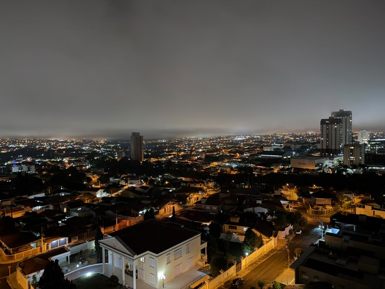 Cidades do centro-oeste e oeste paulista suspendem aulas nesta sexta-feira após alerta de tornado