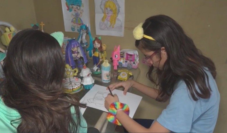 Gêmeas de Campina Grande ganham computador para transformar desenhos à mão em criações 3D: 'Realizou meu sonho'