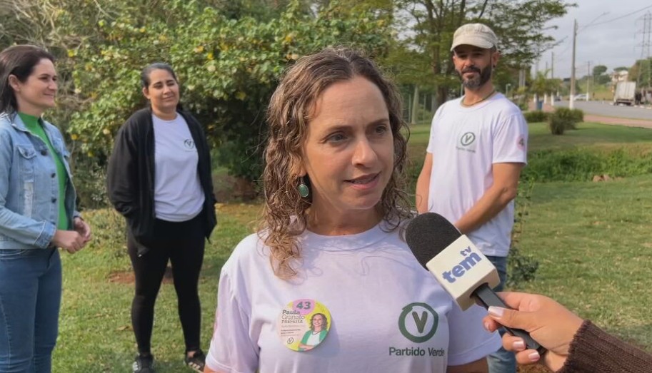 Candidata à Prefeitura de Itapetininga, Paula Granato caminha pela Marginal de Chá e promete plano de arborização para cidade 