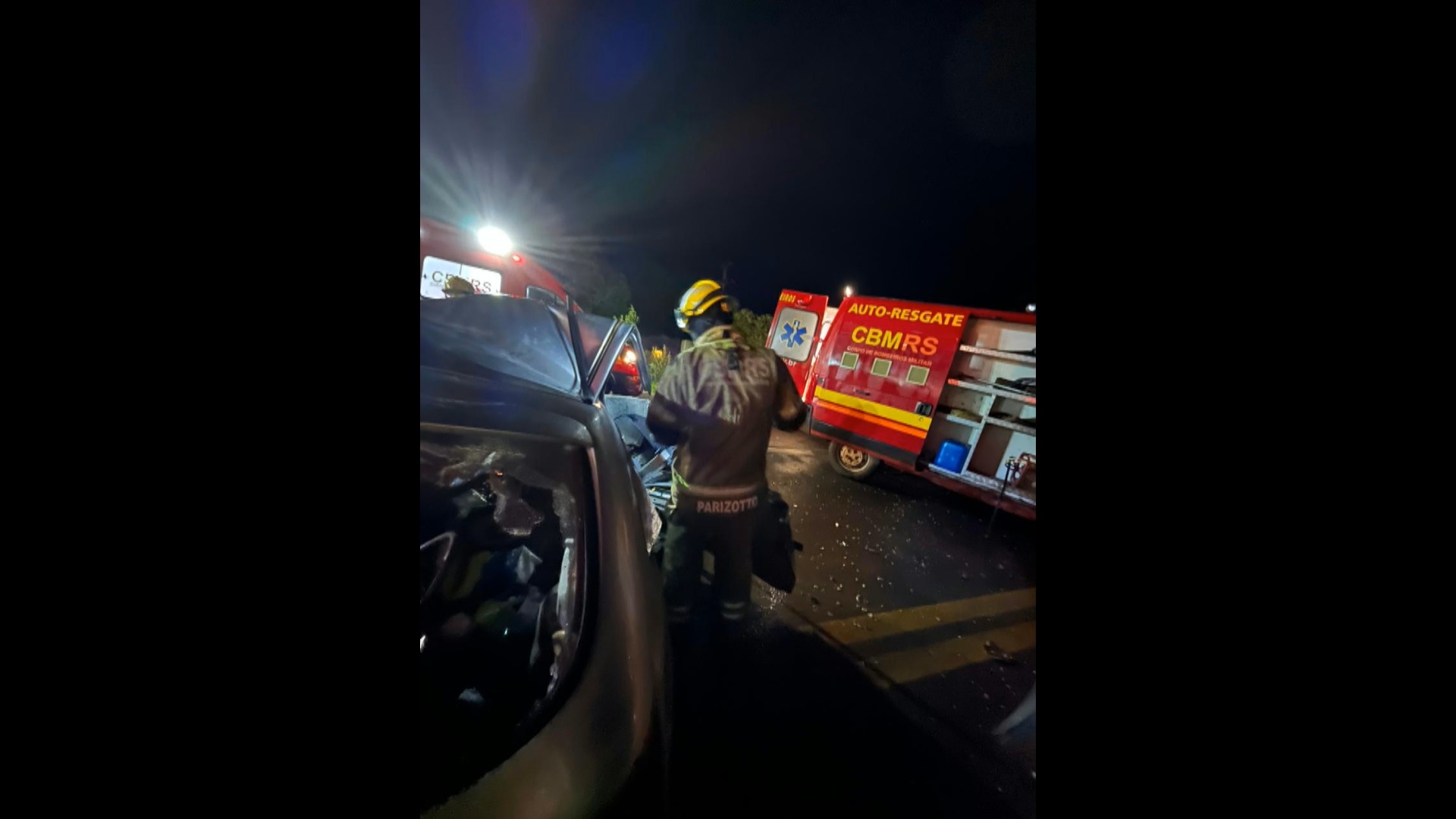 Acidente entre ônibus de turismo argentino e carro deixa um morto e 13 feridos no RS