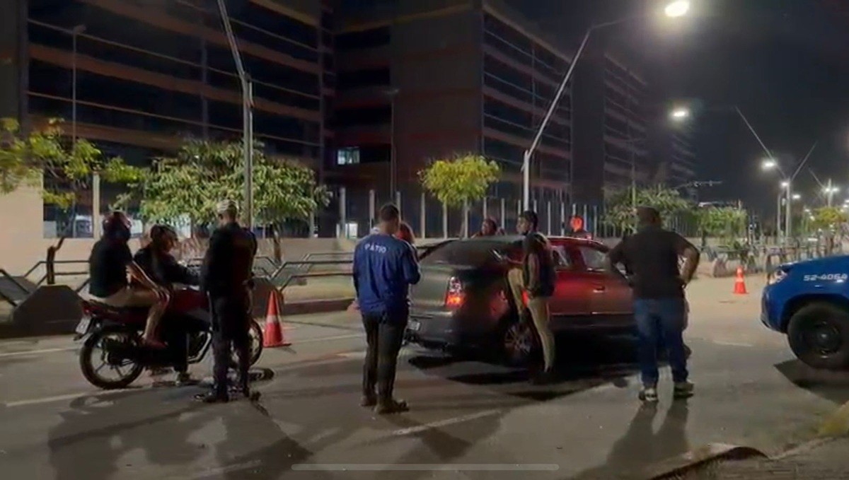 Operações de segurança removem mais de 100 veículos em Campos