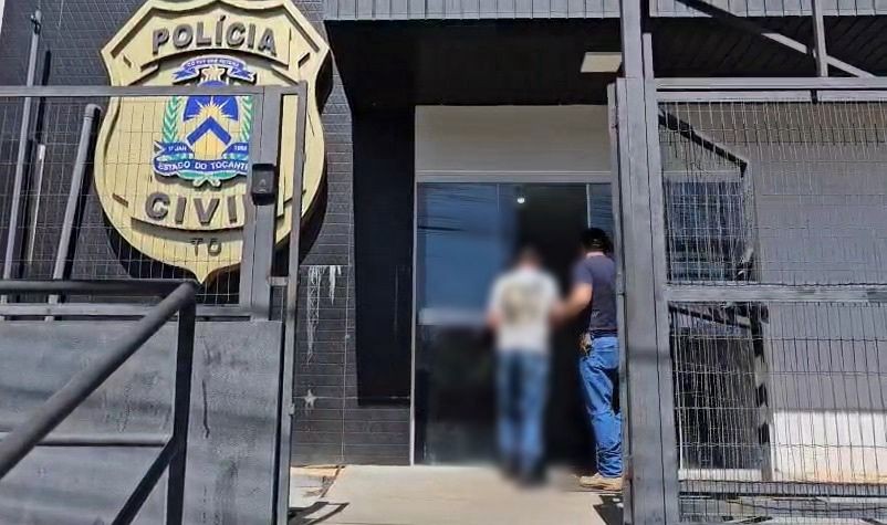 Homem é indiciado por maus-tratos após ser filmado abusando de cadela em lote baldio 