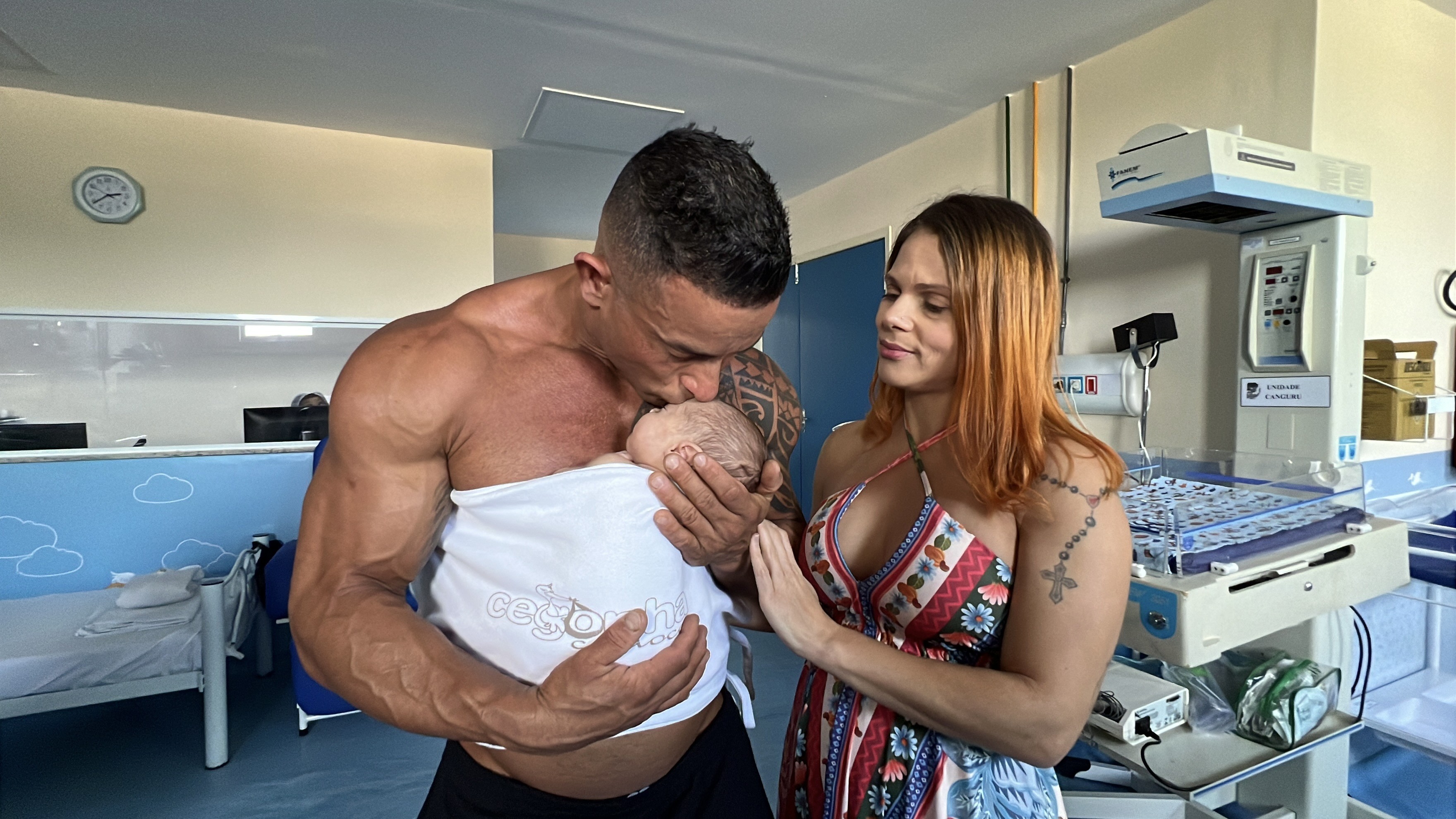 Homens adotam o Método Canguru e vão passar o Dia dos Pais em casa com filhos prematuros