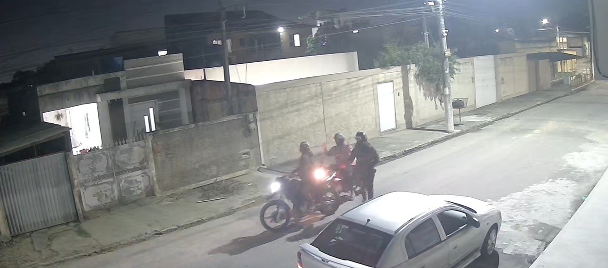 Câmeras flagram assalto a motociclista em Campos; VÍDEO